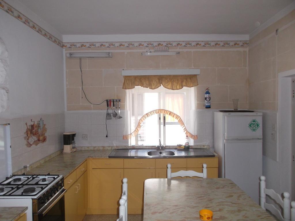 Ta' Karmni Apartment Marsalforn Ruang foto